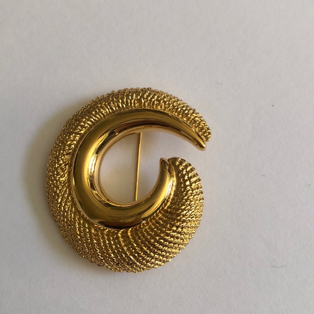 Vintage Napier gold tone brooch